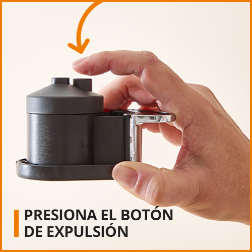 PRESIONA EL BOTÓN DE EXPULSIÓN